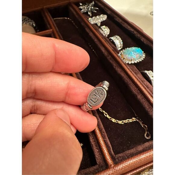 James Avery sterling silver scarab (beetle) / LOVE flip ring. Sz 7.5 - Picture 4 of 6